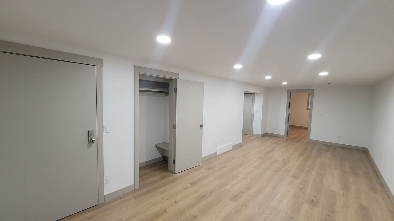 1012 16 St Ne - Photo 2 of 19