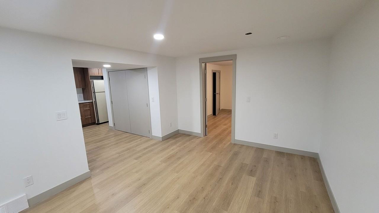 1012 16 St Ne - Photo 3 of 19