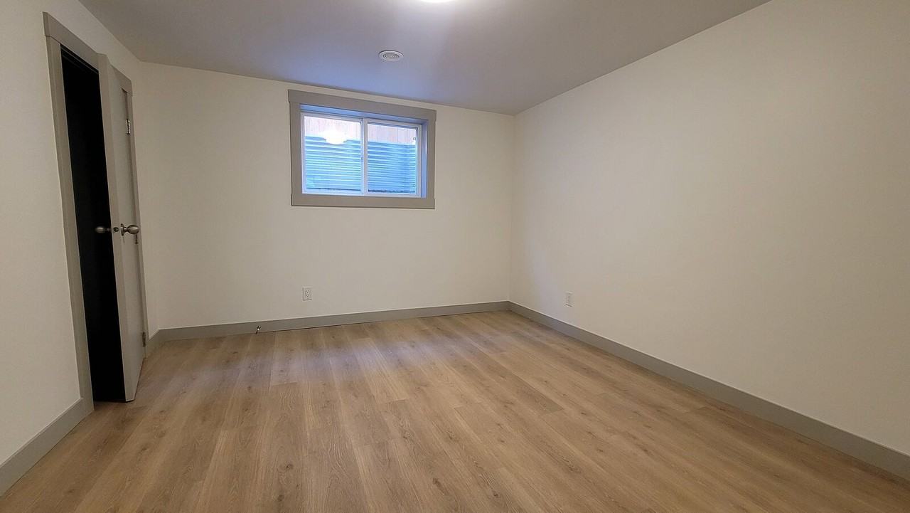 1012 16 St Ne - Photo 5 of 19