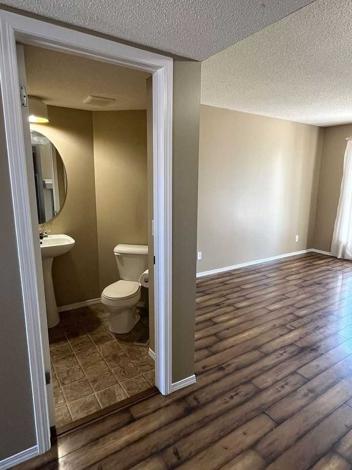 124 Elgin Pt Se - Photo 6 of 31
