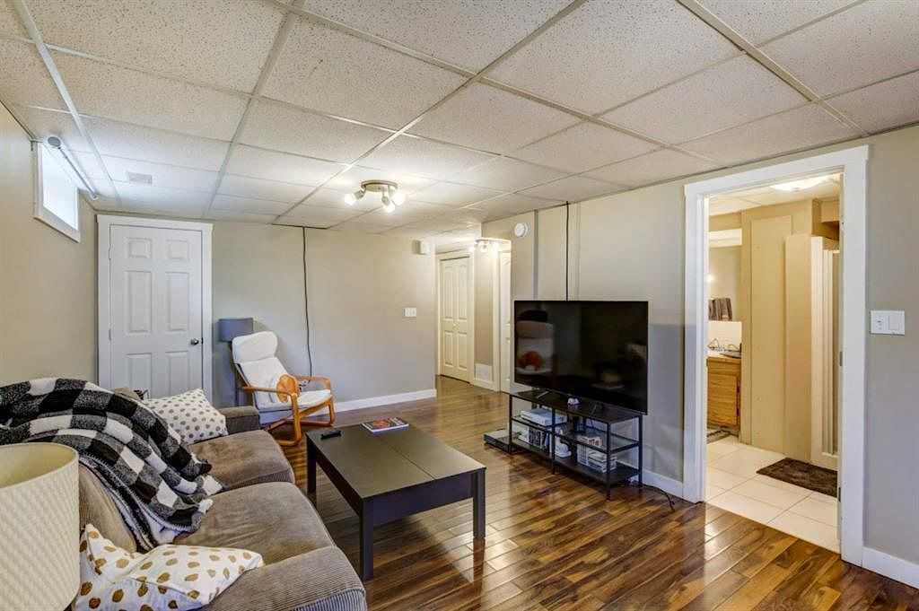3511 1 St Nw - Photo 3 of 12