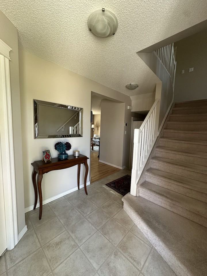 1731 Melrose Cres Sw - Photo 6 of 20
