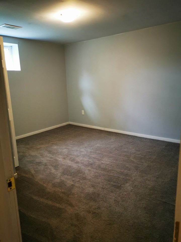 11033 135 St Nw - Photo 4 of 17