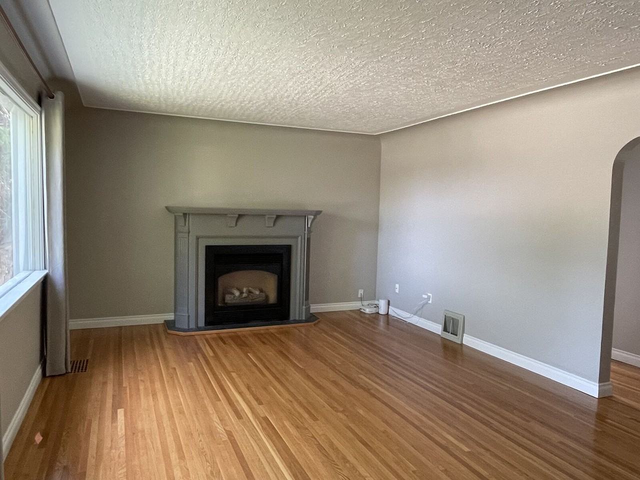 10998 135 St Nw - Photo 2 of 14