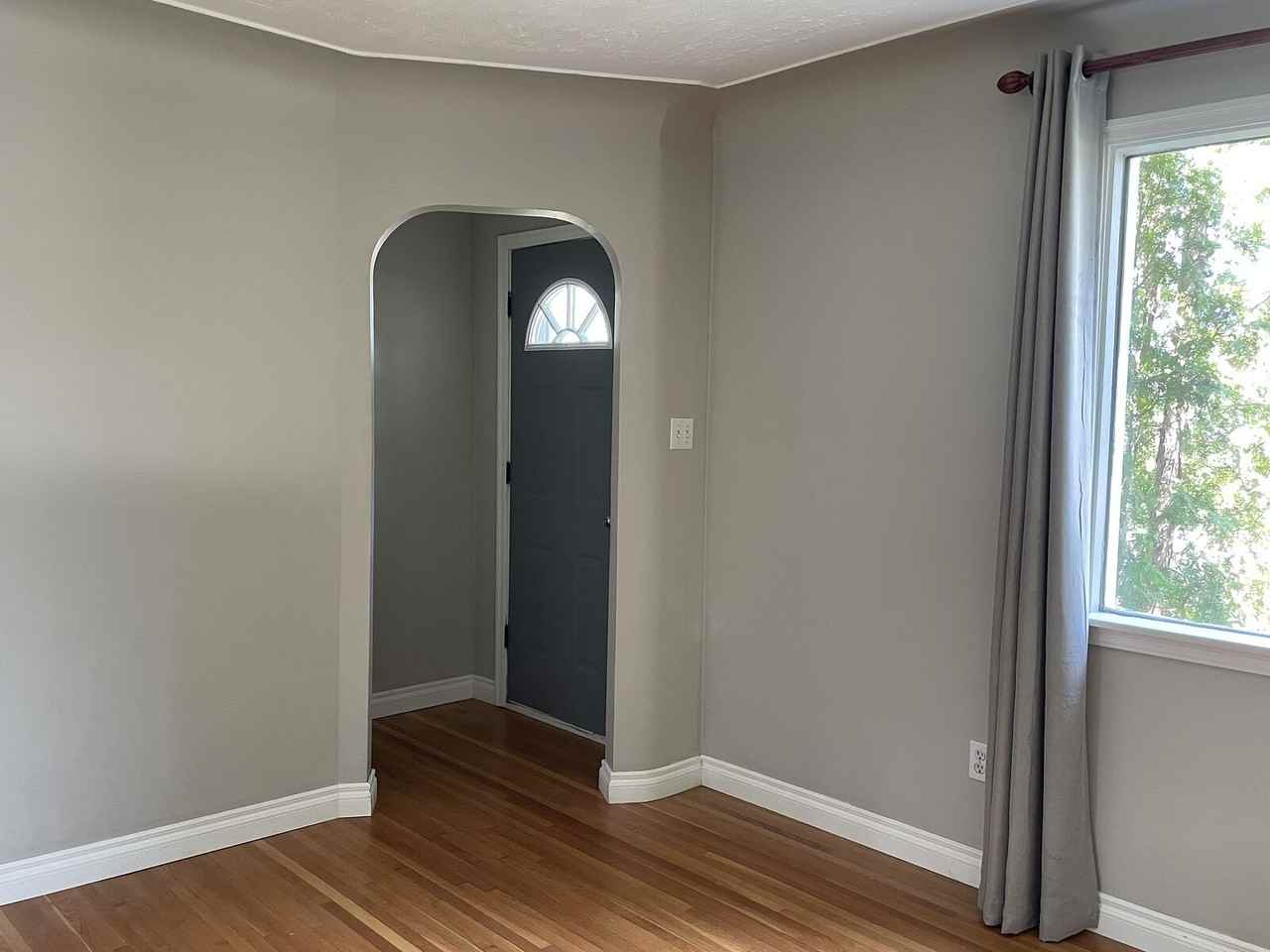 10998 135 St Nw - Photo 3 of 14