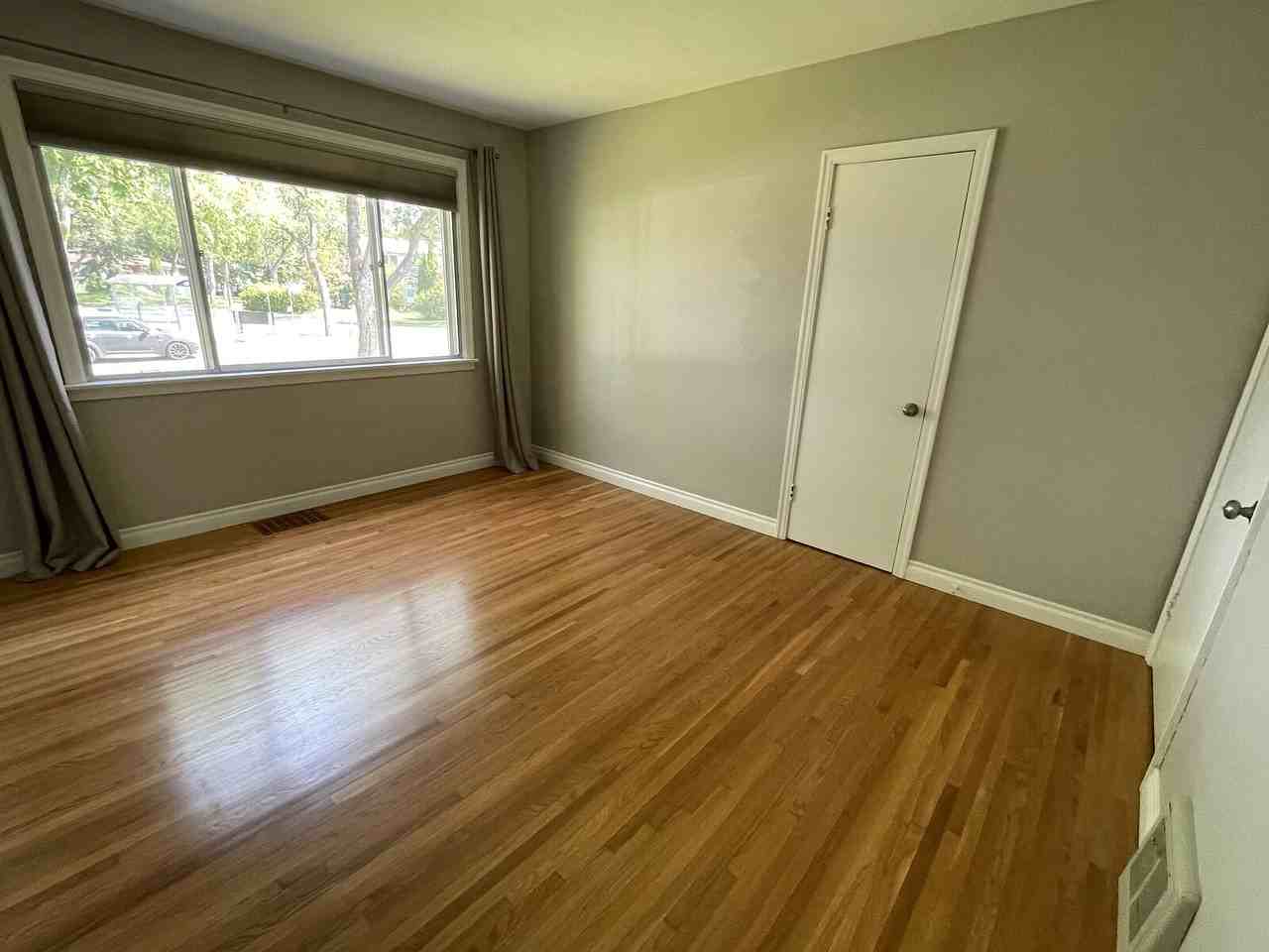 10998 135 St Nw - Photo 5 of 14