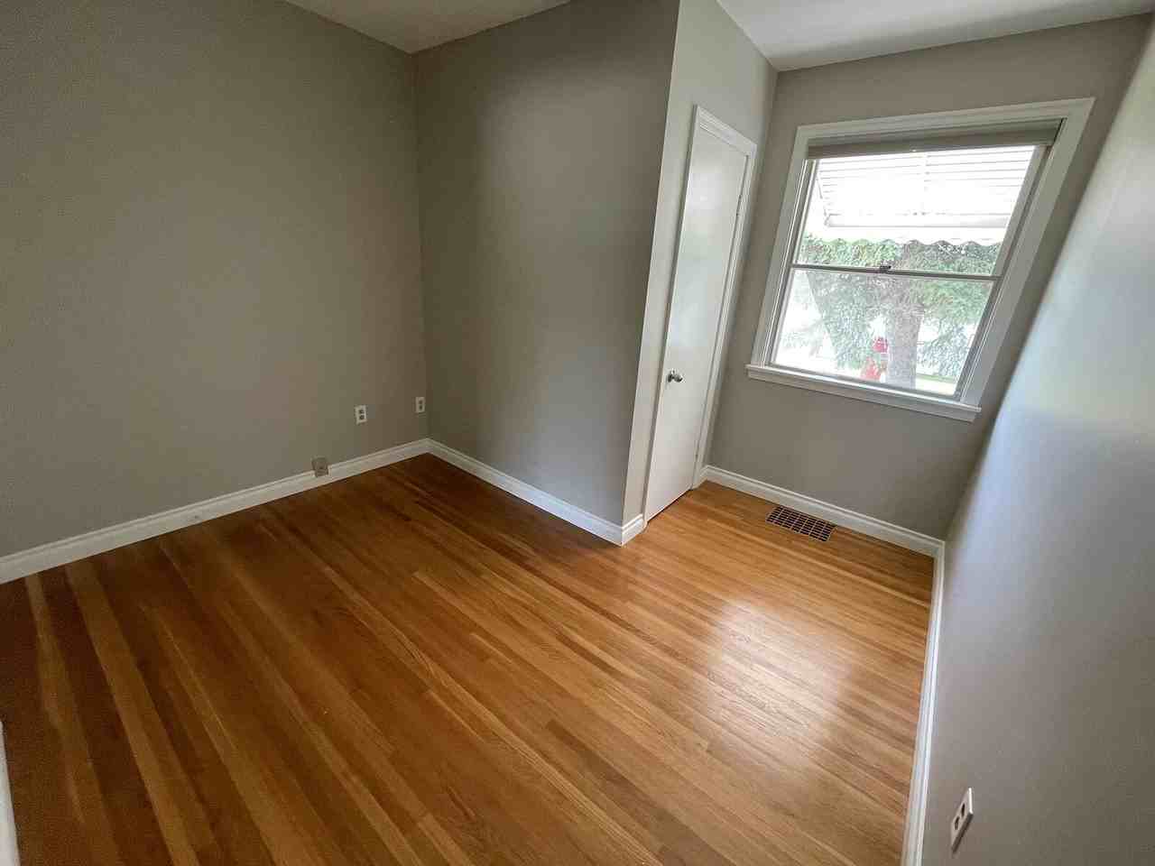 10998 135 St Nw - Photo 7 of 14