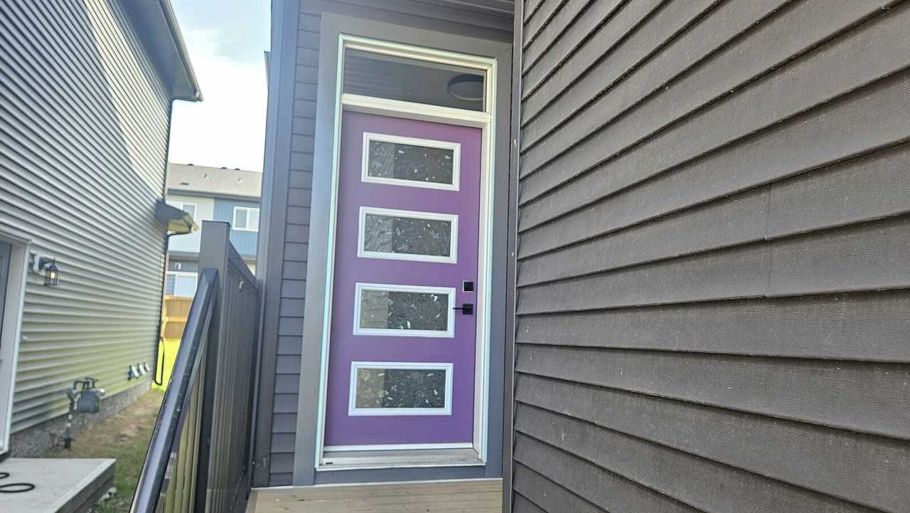 6322 27 Ave Sw - Photo 2 of 41