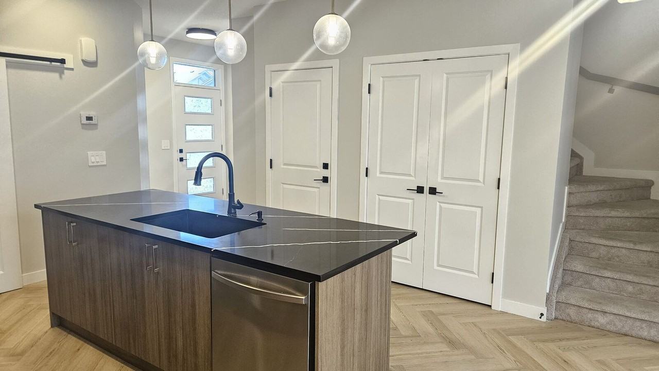 6322 27 Ave Sw - Photo 5 of 41