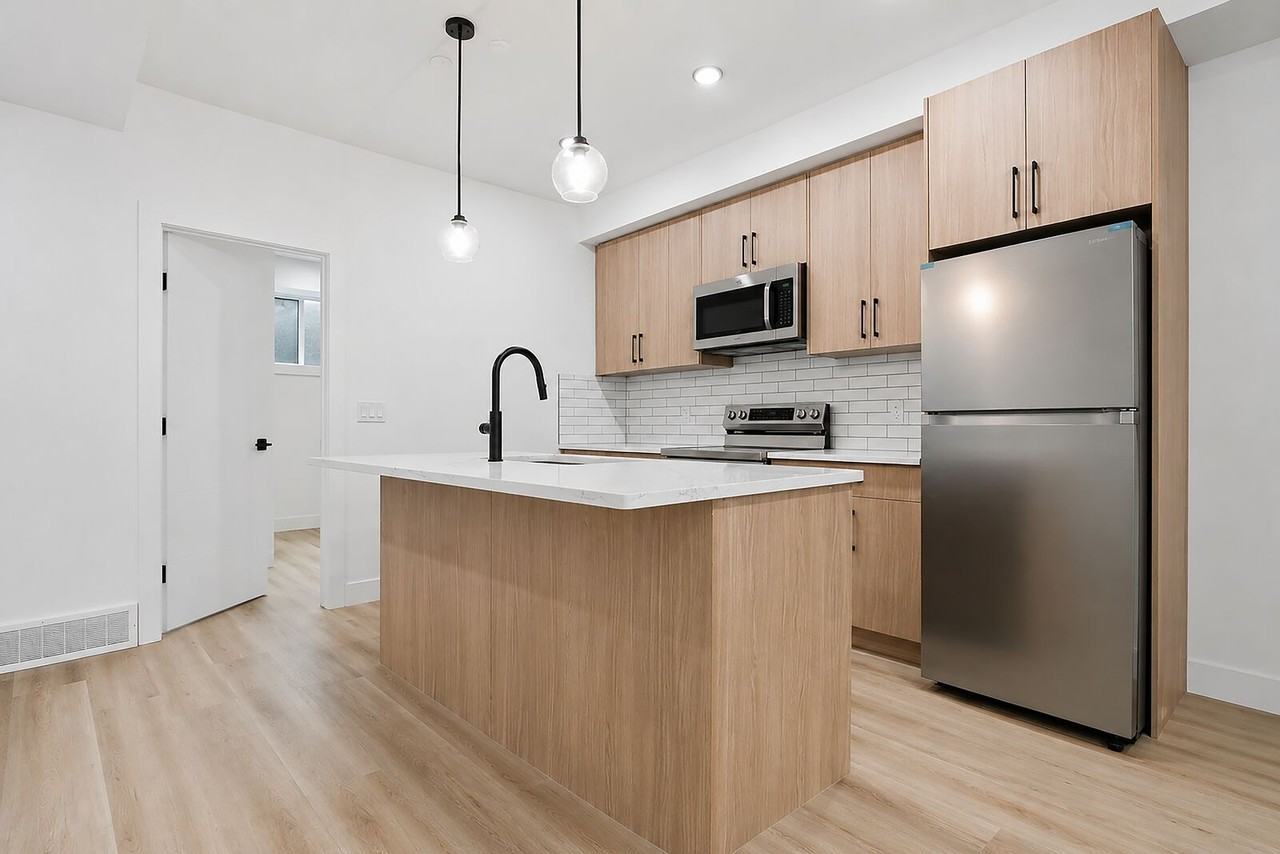 528 8a St Ne - Photo 3 of 7