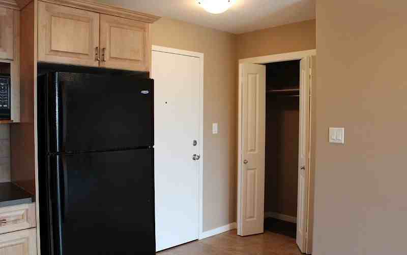 11935 106 St Nw - Photo 2 of 9