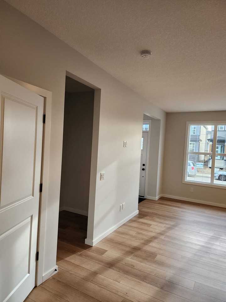 8123 228 St Nw - Photo 4 of 30