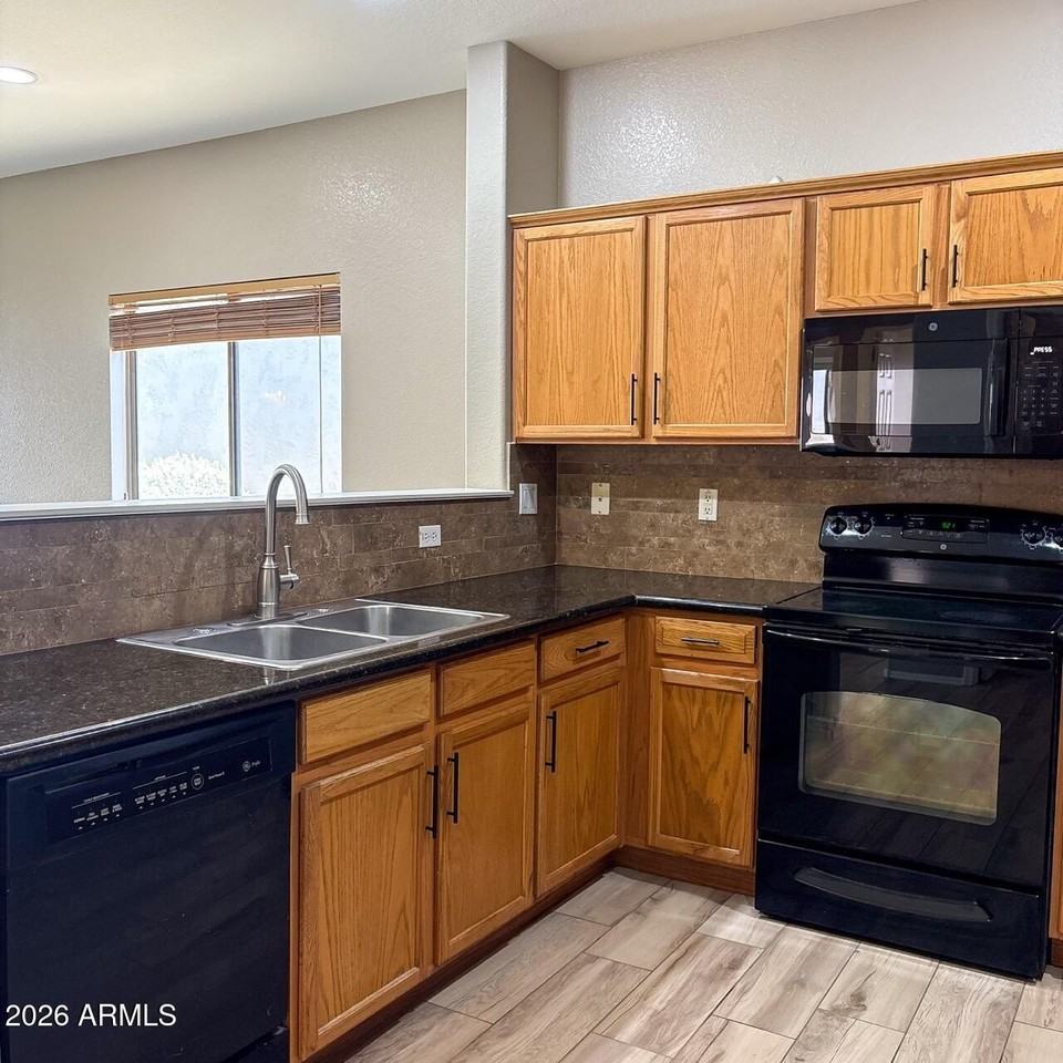 30239 N Bobcat Way - Photo 3 of 35