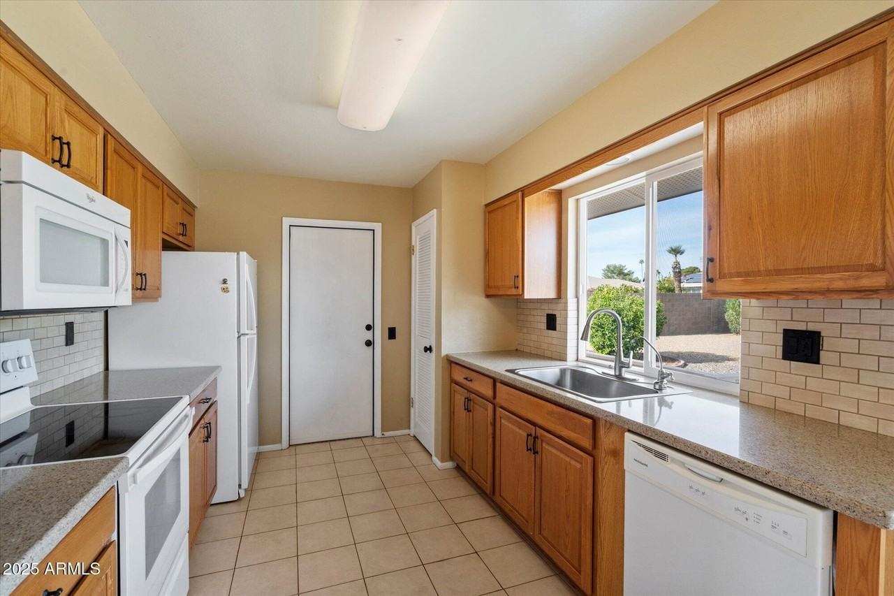 10528 W Tumblewood Dr - Photo 3 of 20