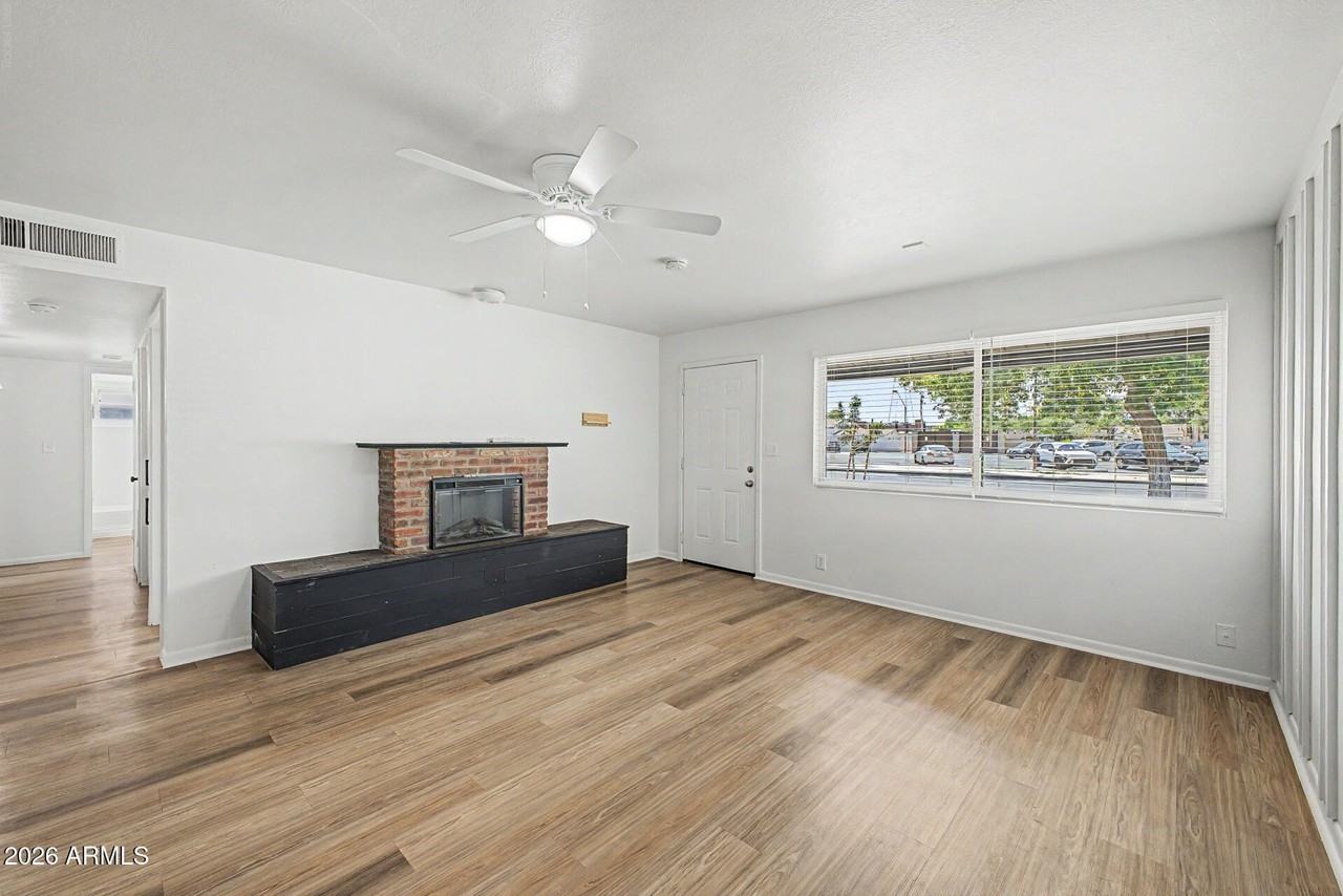 317 N Elm St - Photo 7 of 41