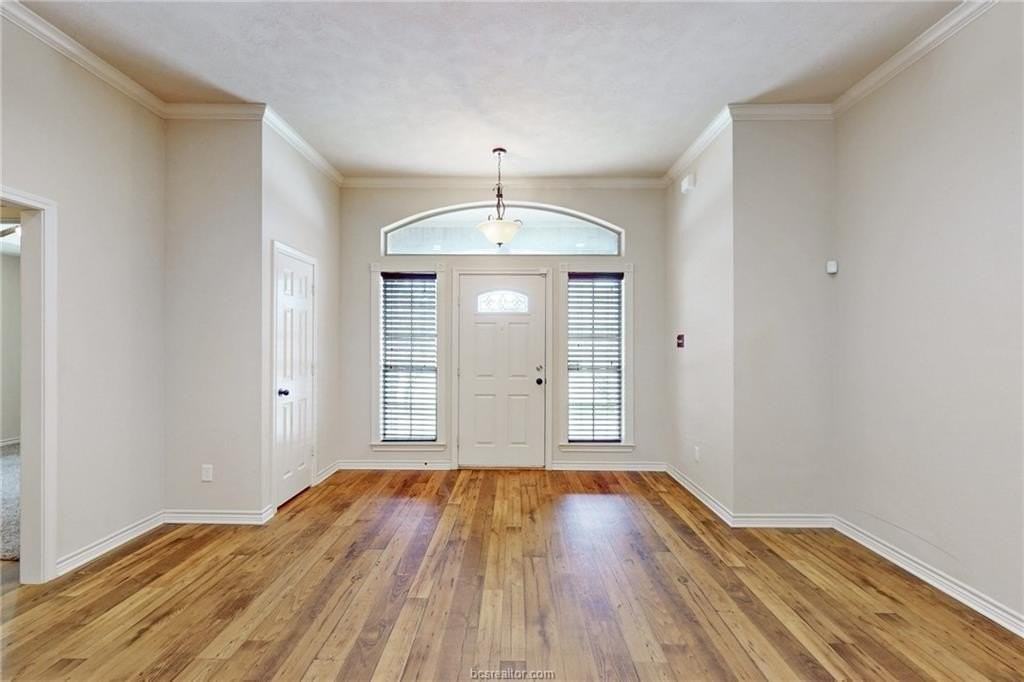 1120 Eagle Ave - Photo 2 of 29
