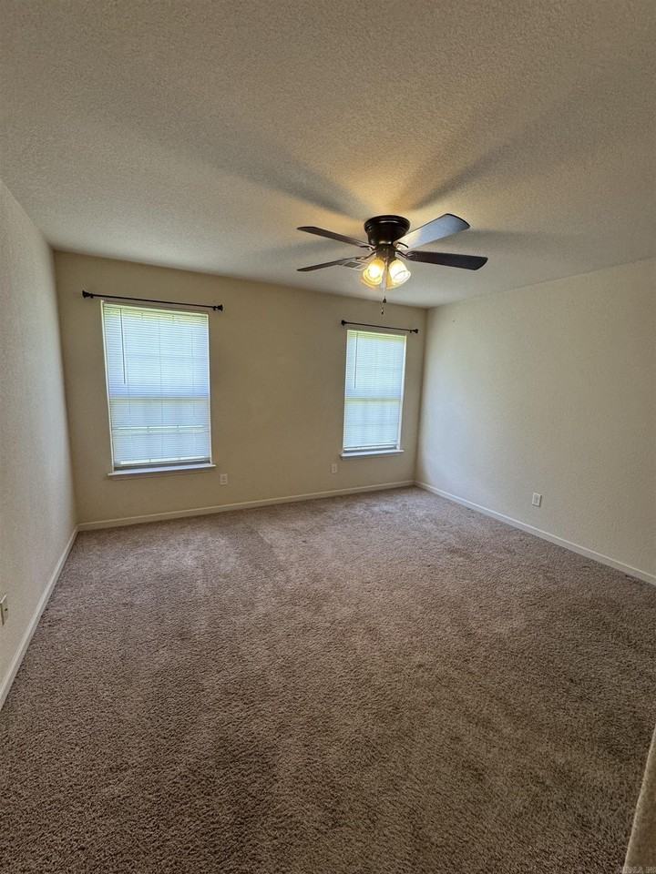 200 Durham Loop - Photo 5 of 20