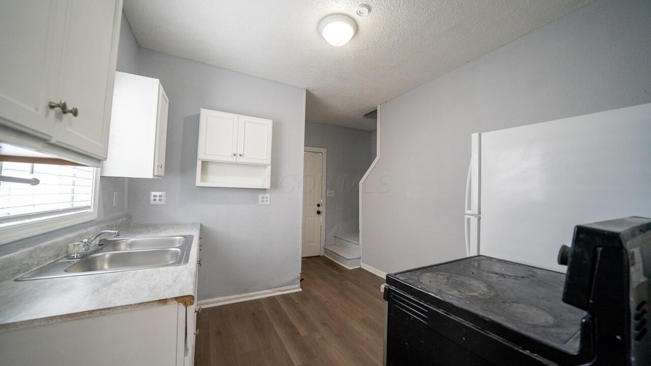 411 S Yale Ave - Photo 7 of 14