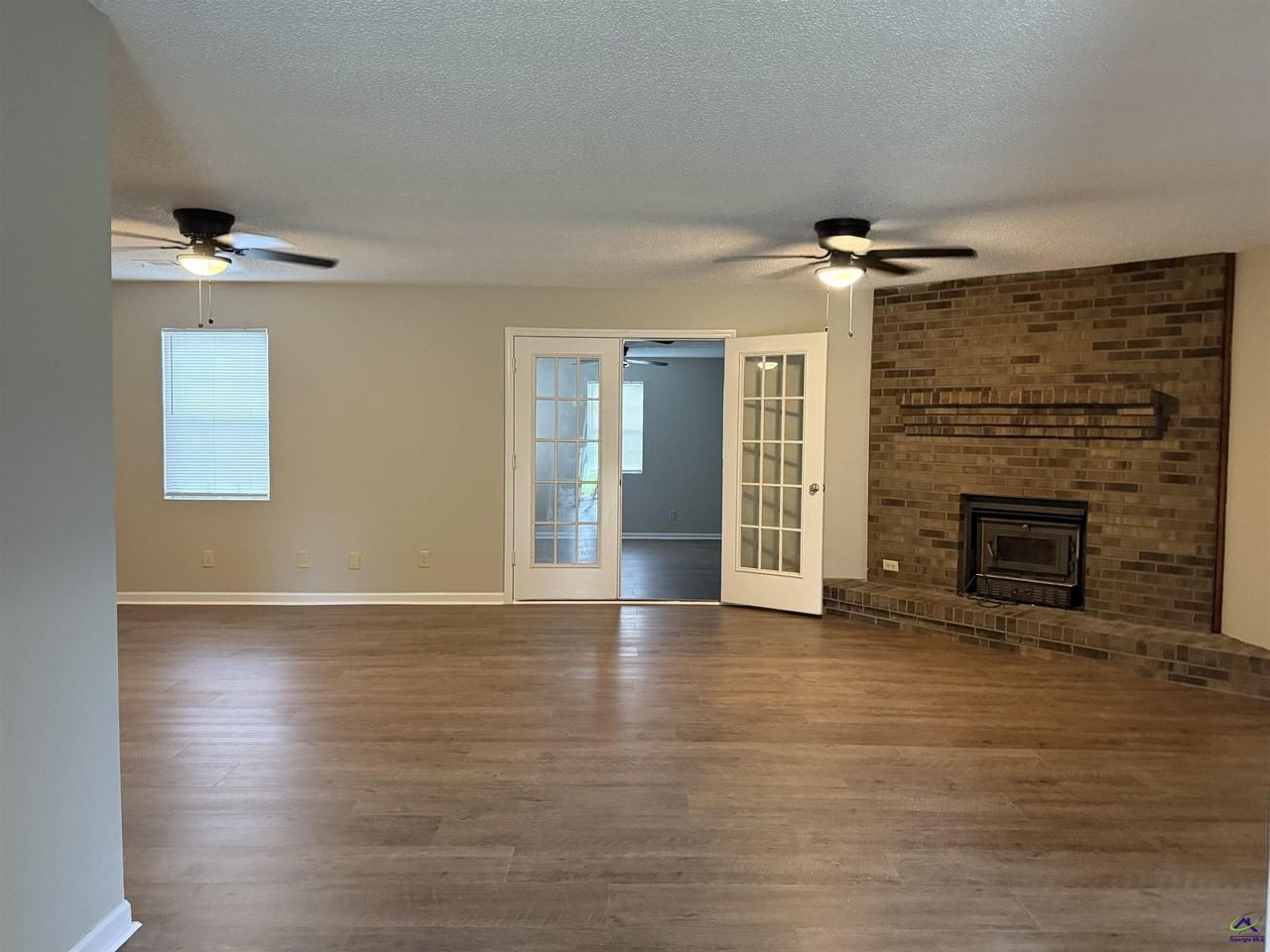 118 S Springs Dr - Photo 3 of 18
