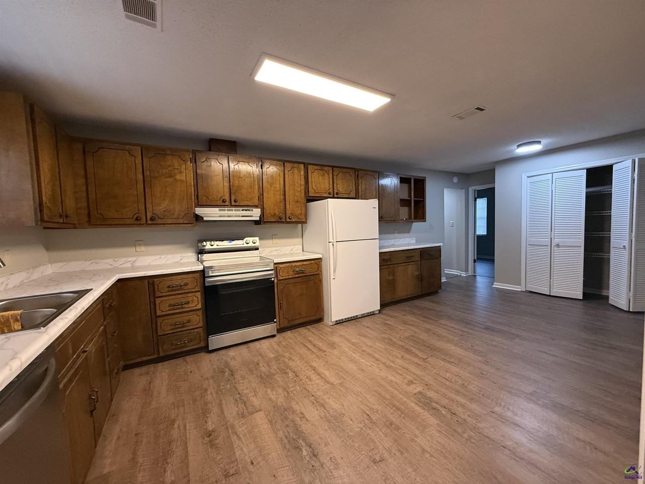 118 S Springs Dr - Photo 4 of 18