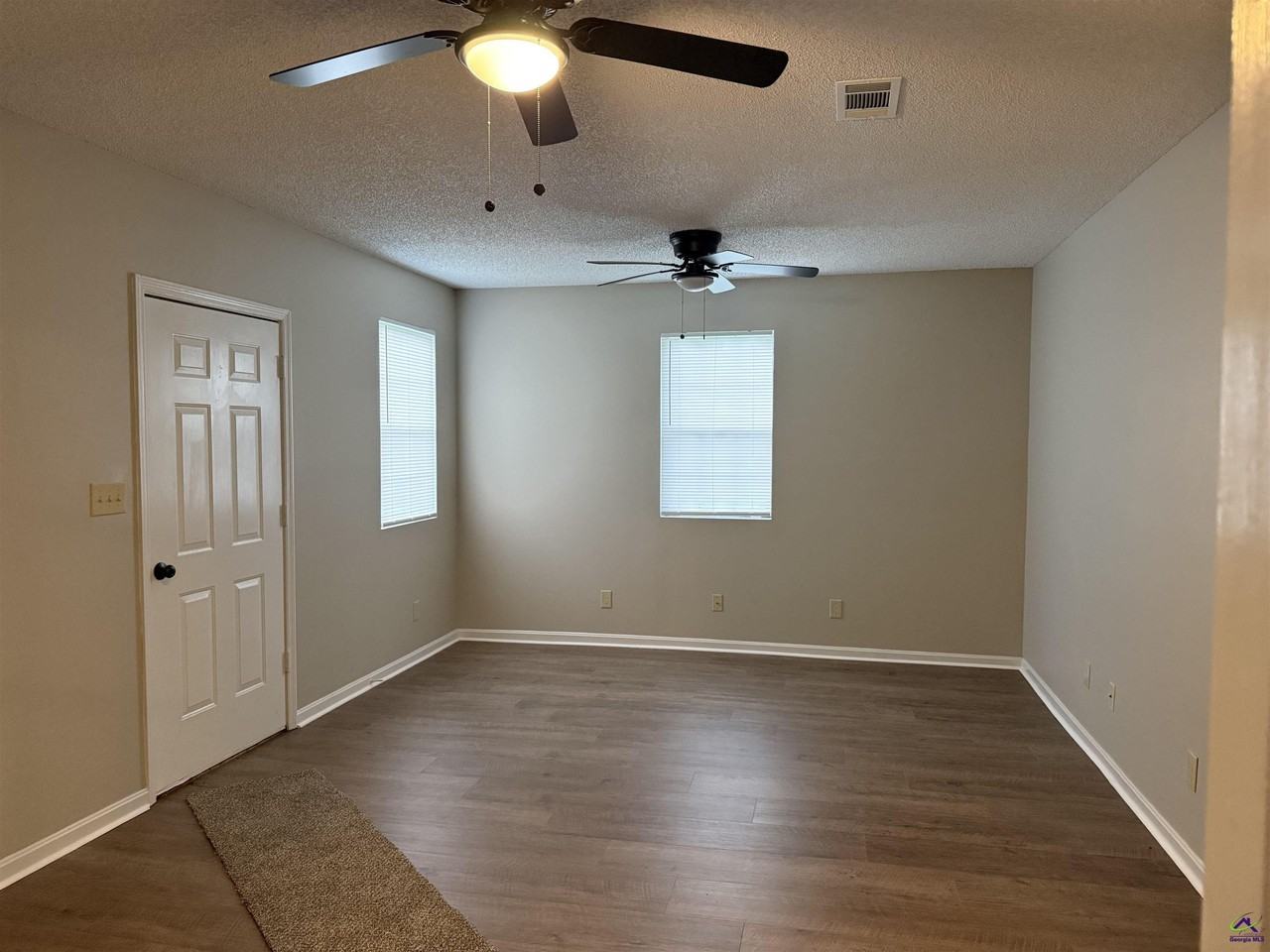118 S Springs Dr - Photo 5 of 18
