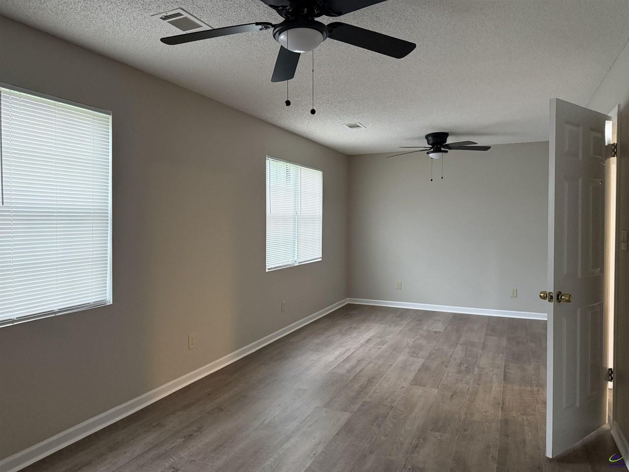 118 S Springs Dr - Photo 6 of 18
