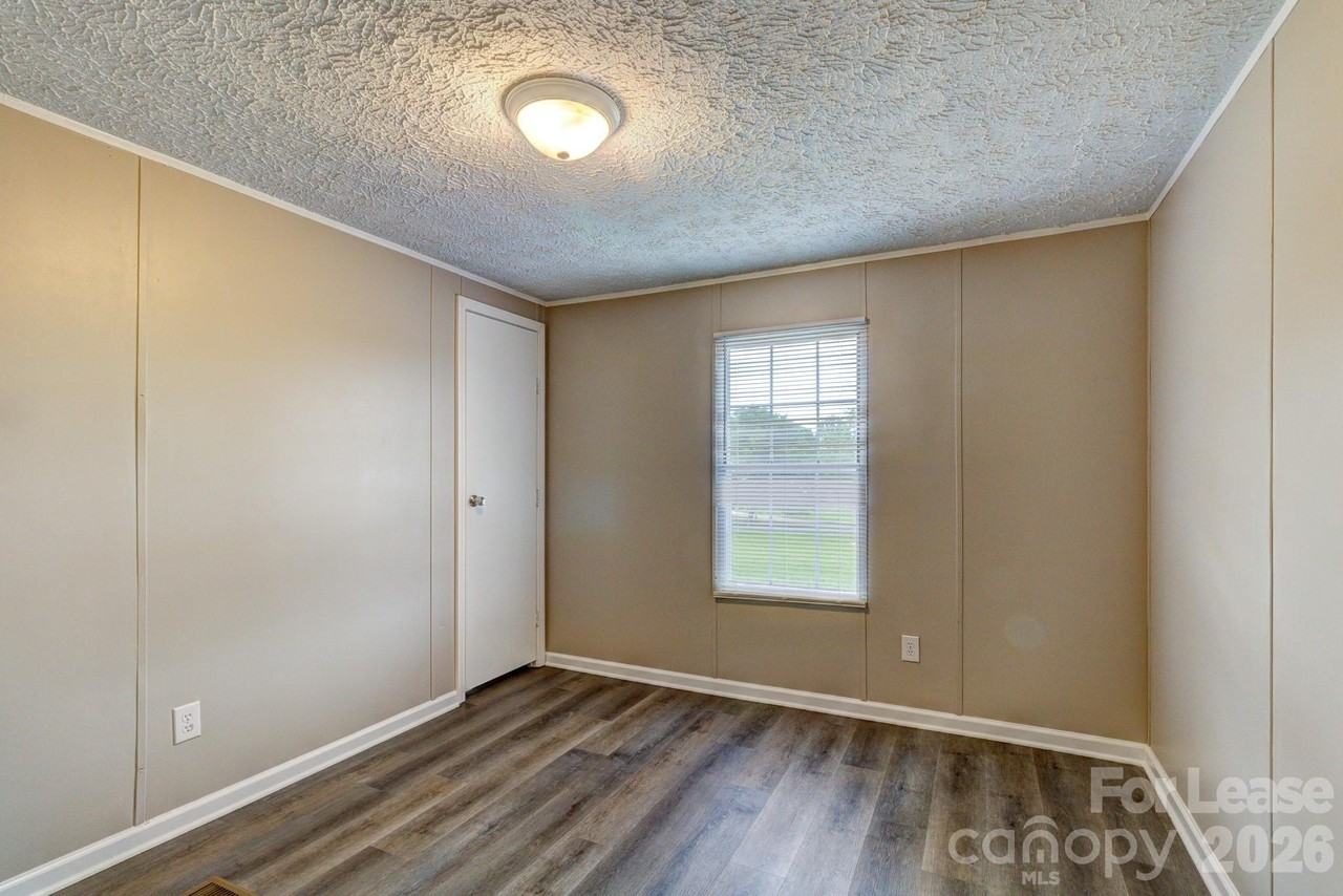 3351 Appletree Ct - Photo 3 of 11