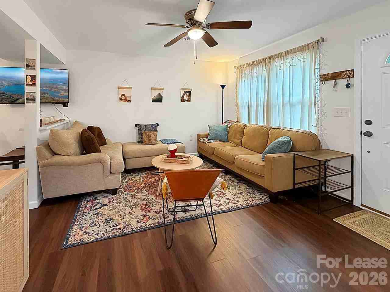 902 Creekside Dr - Photo 3 of 26