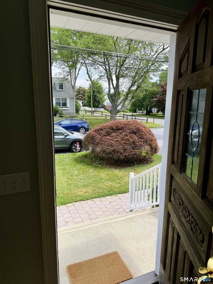 211 Hunyadi Ave - Photo 2 of 35