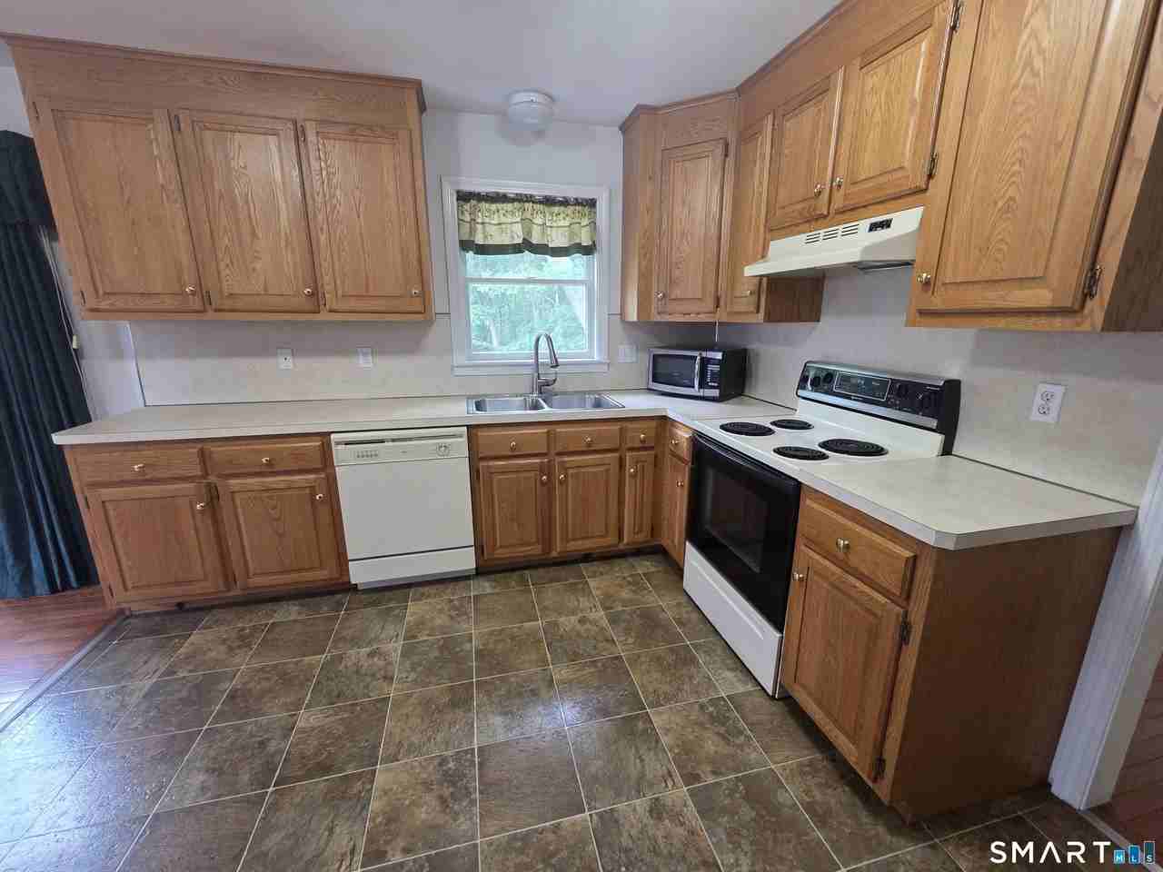 15 Elizabeth Dr - Photo 3 of 29
