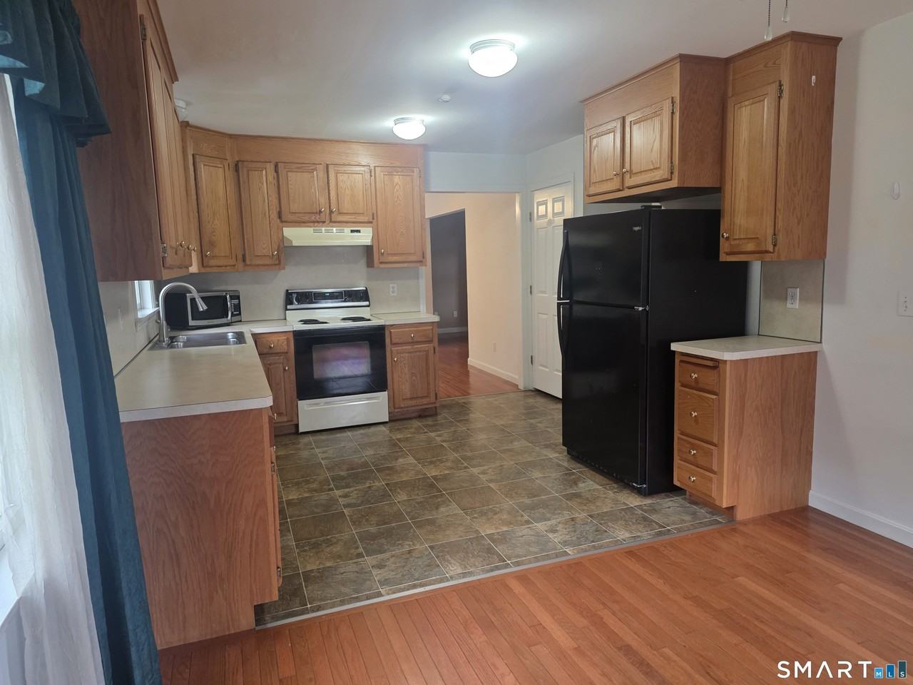 15 Elizabeth Dr - Photo 4 of 29