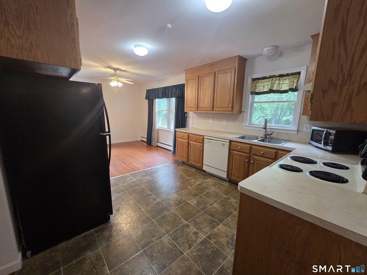 15 Elizabeth Dr - Photo 6 of 29