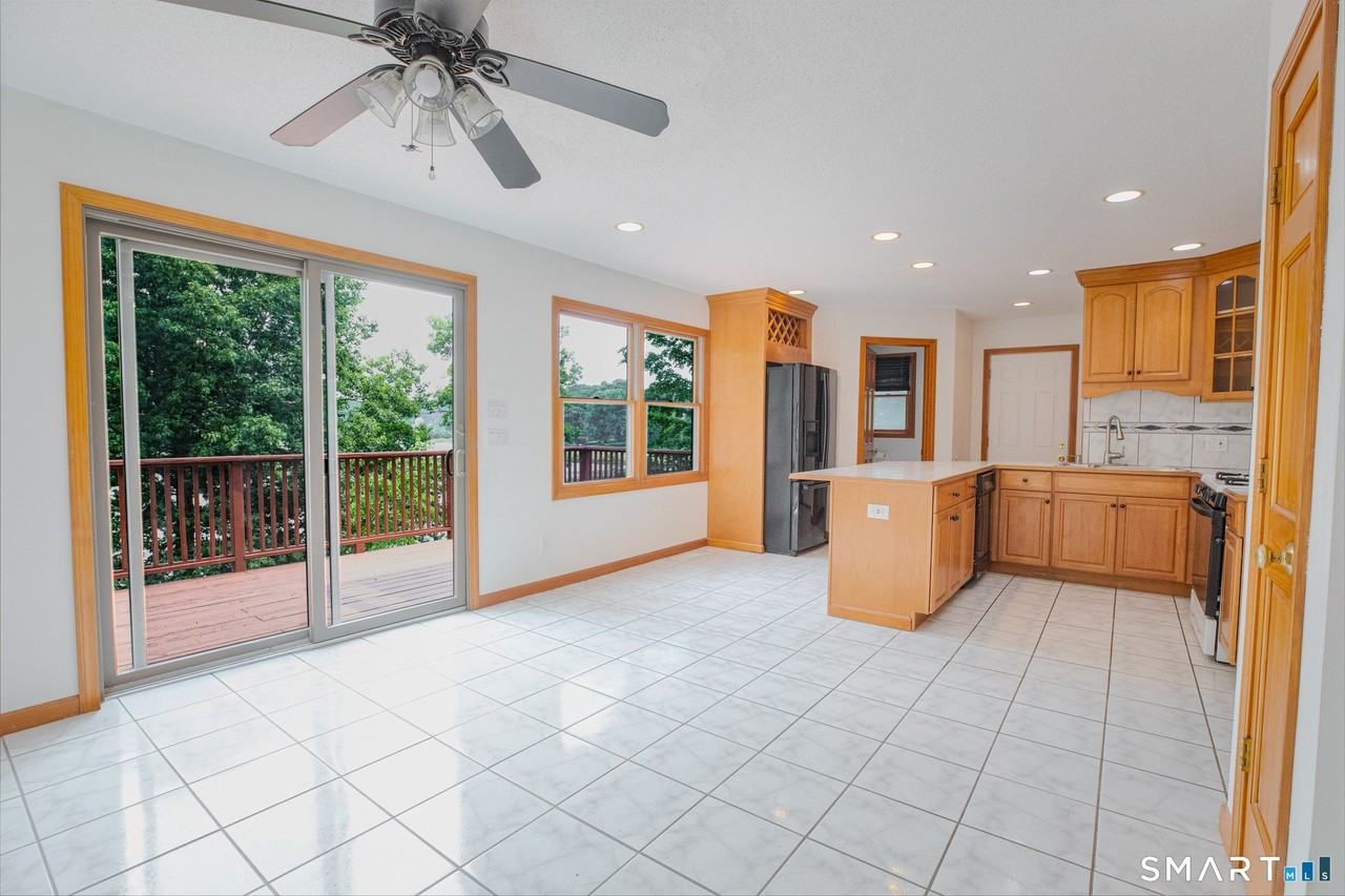 141 Union St - Photo 6 of 35