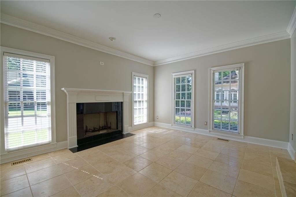 1150 Goodwin Pl Ne - Photo 5 of 24