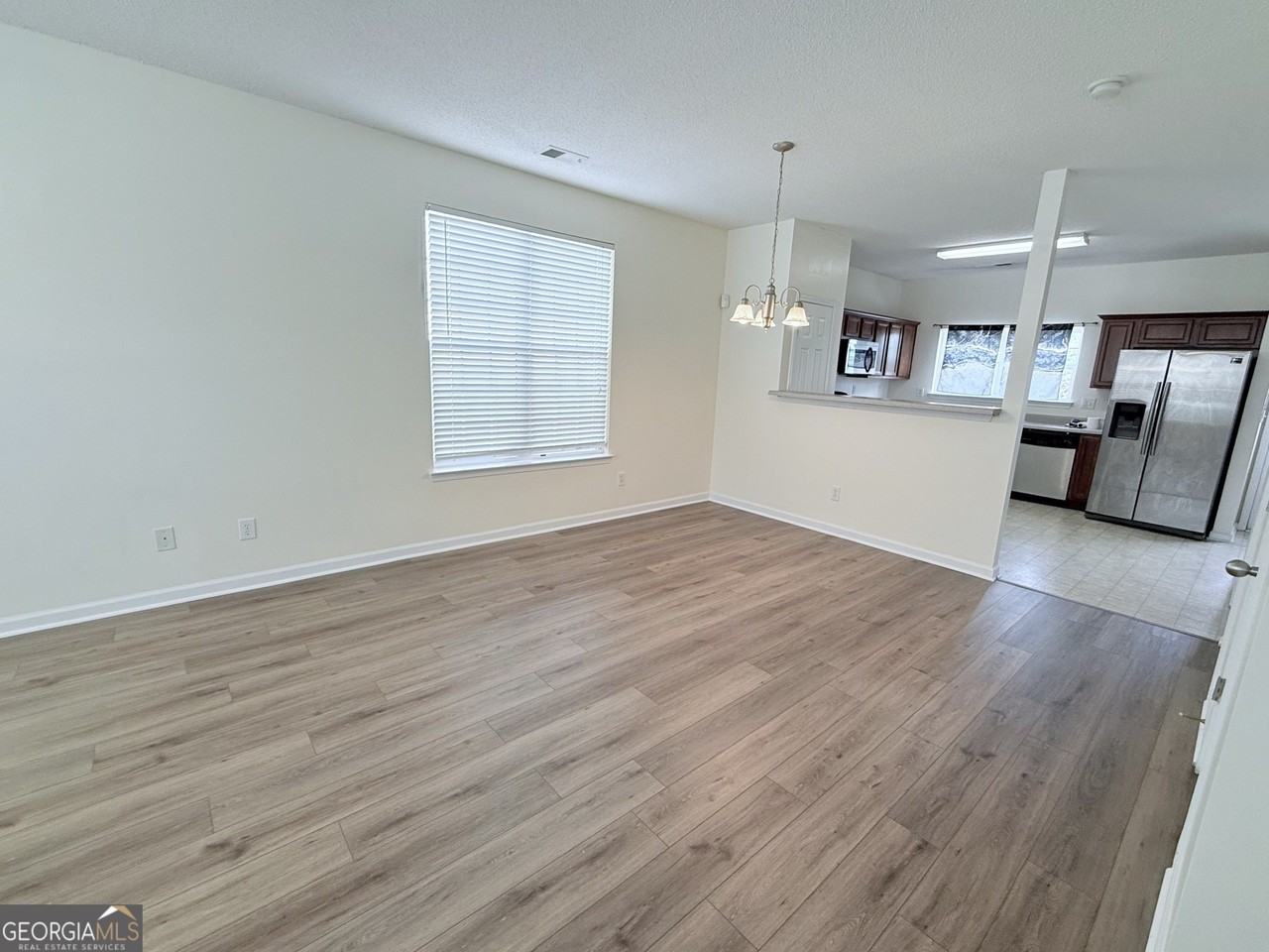 260 Commons Dr - Photo 4 of 14