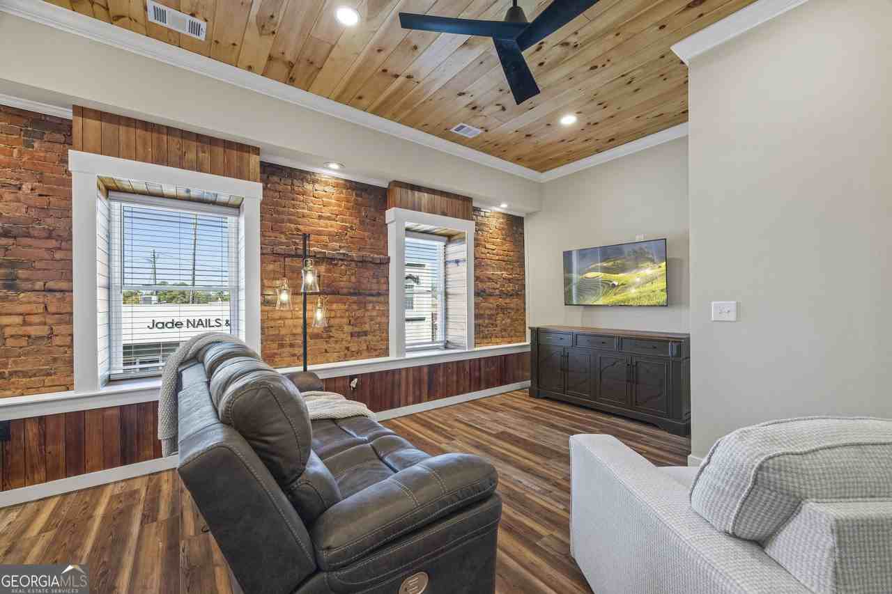 958A Church St - Photo 2 of 50