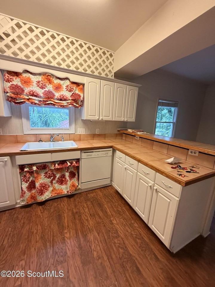 1245 George Lotson Ave - Photo 4 of 8