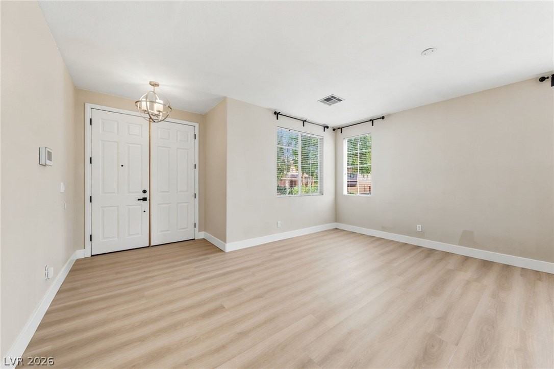 2551 Williamsburg St - Photo 5 of 50