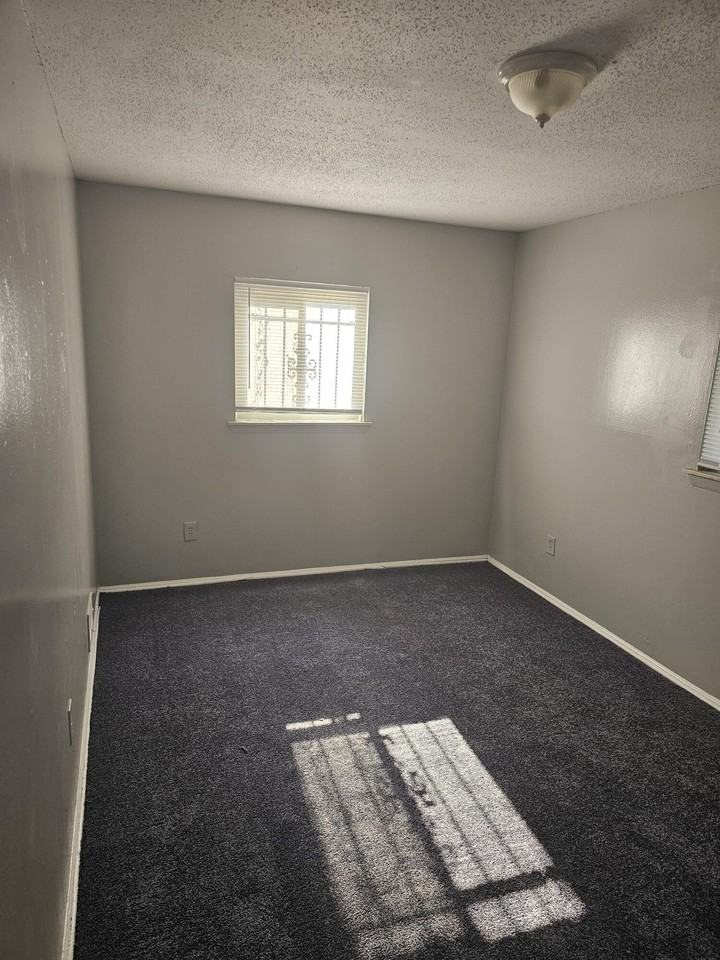 18331 Burgess - Photo 4 of 12