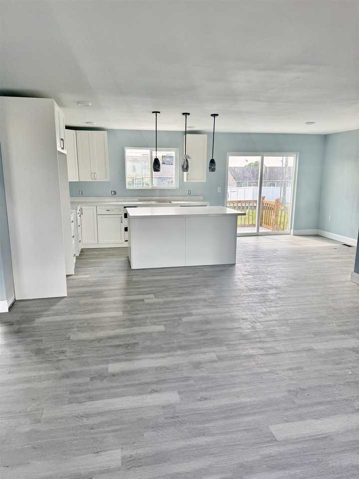 2010 Maple St - Photo 2 of 3