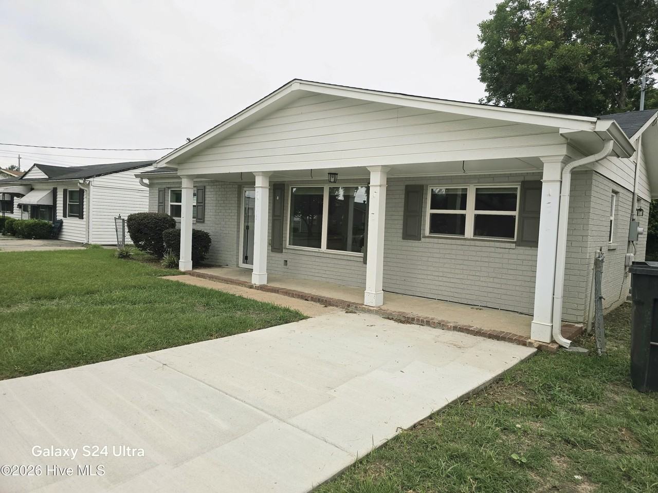 1321 Cherry Ave - Photo 2 of 3