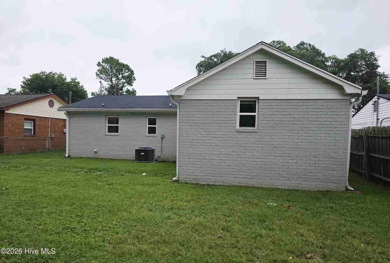 1321 Cherry Ave - Photo 3 of 3