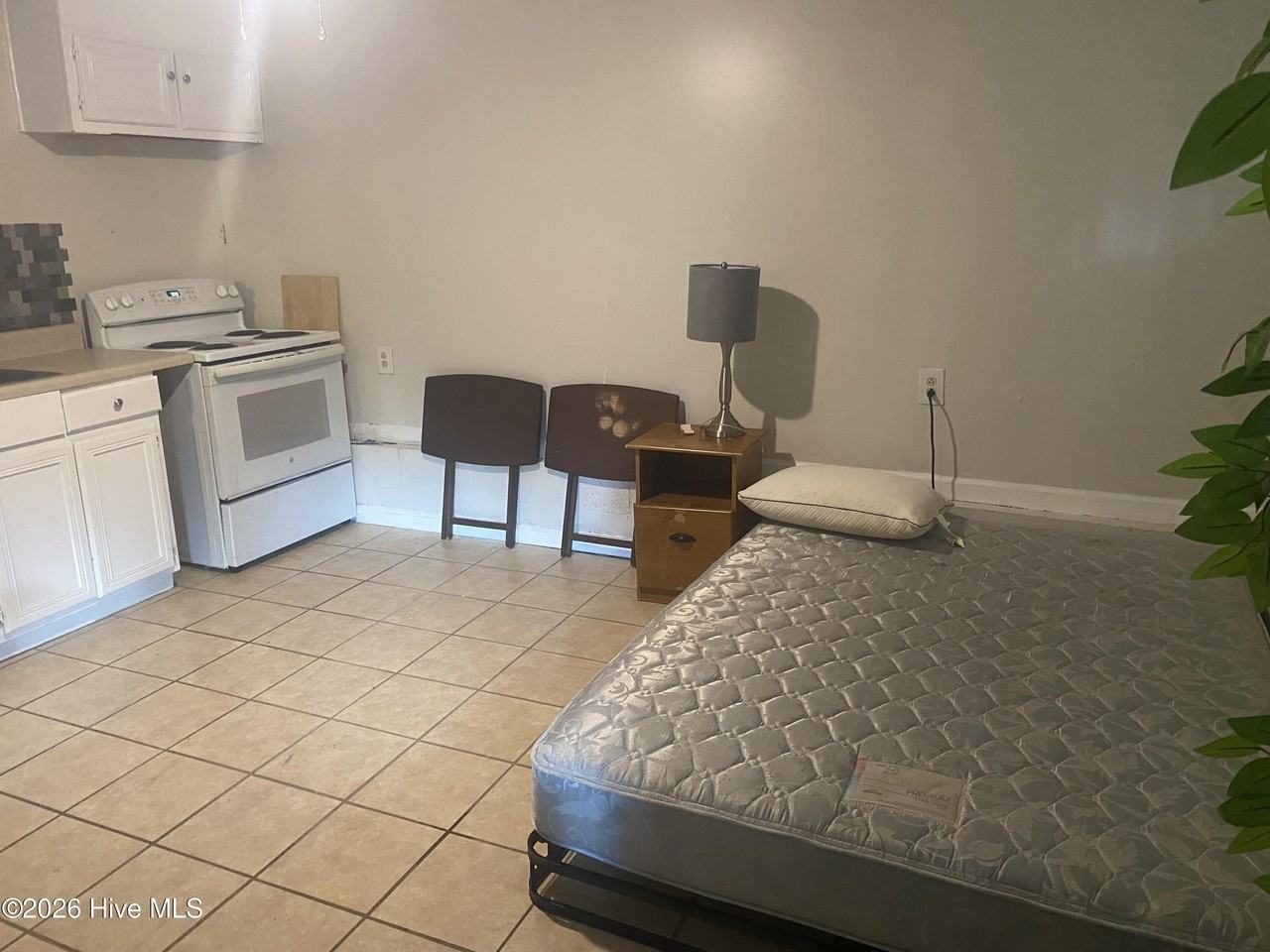 2042 Fernwood Cir #B - Photo 2 of 9