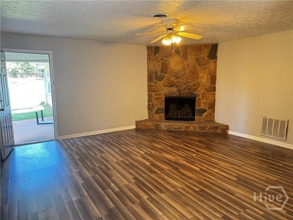 262 Parkridge Dr - Photo 2 of 2