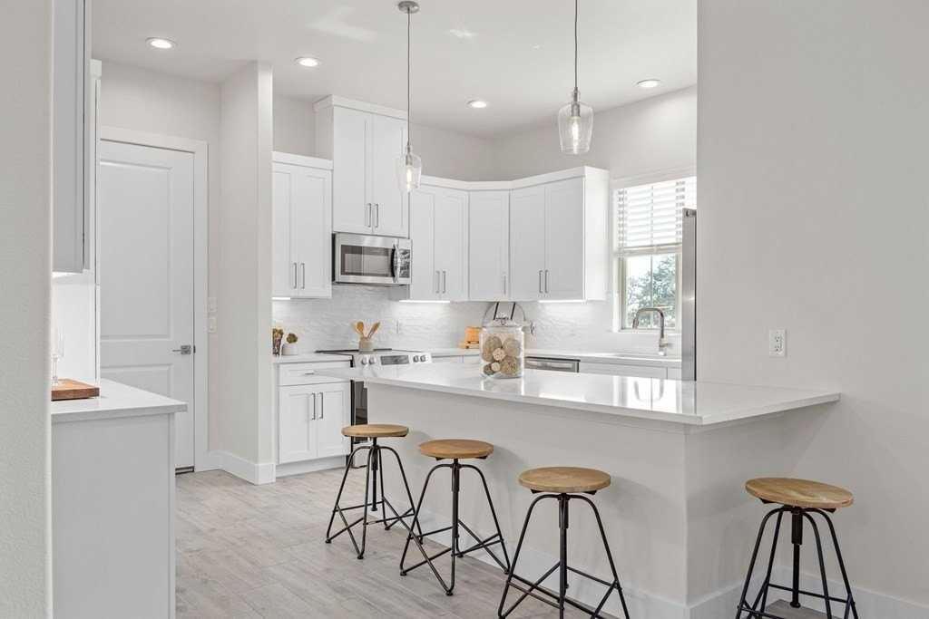3200 Pinnacle Club Dr Unit 21 - Photo 3 of 5
