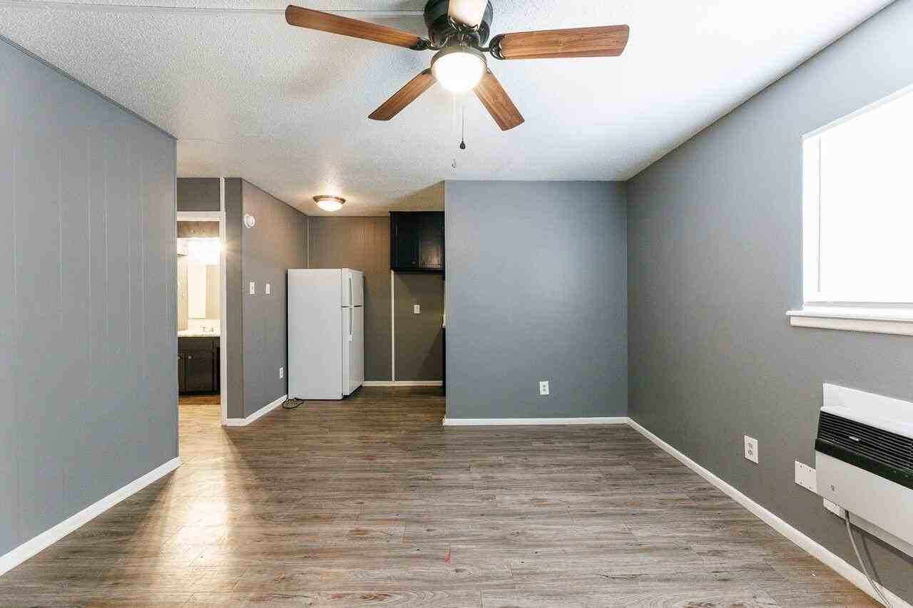 3201 35th St #8 - Photo 7 of 19