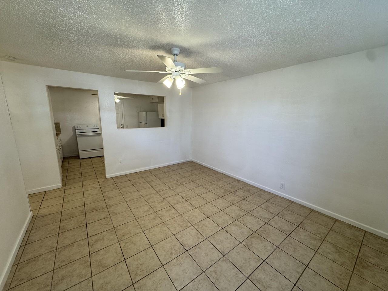 2208 35th St #B - Photo 3 of 9