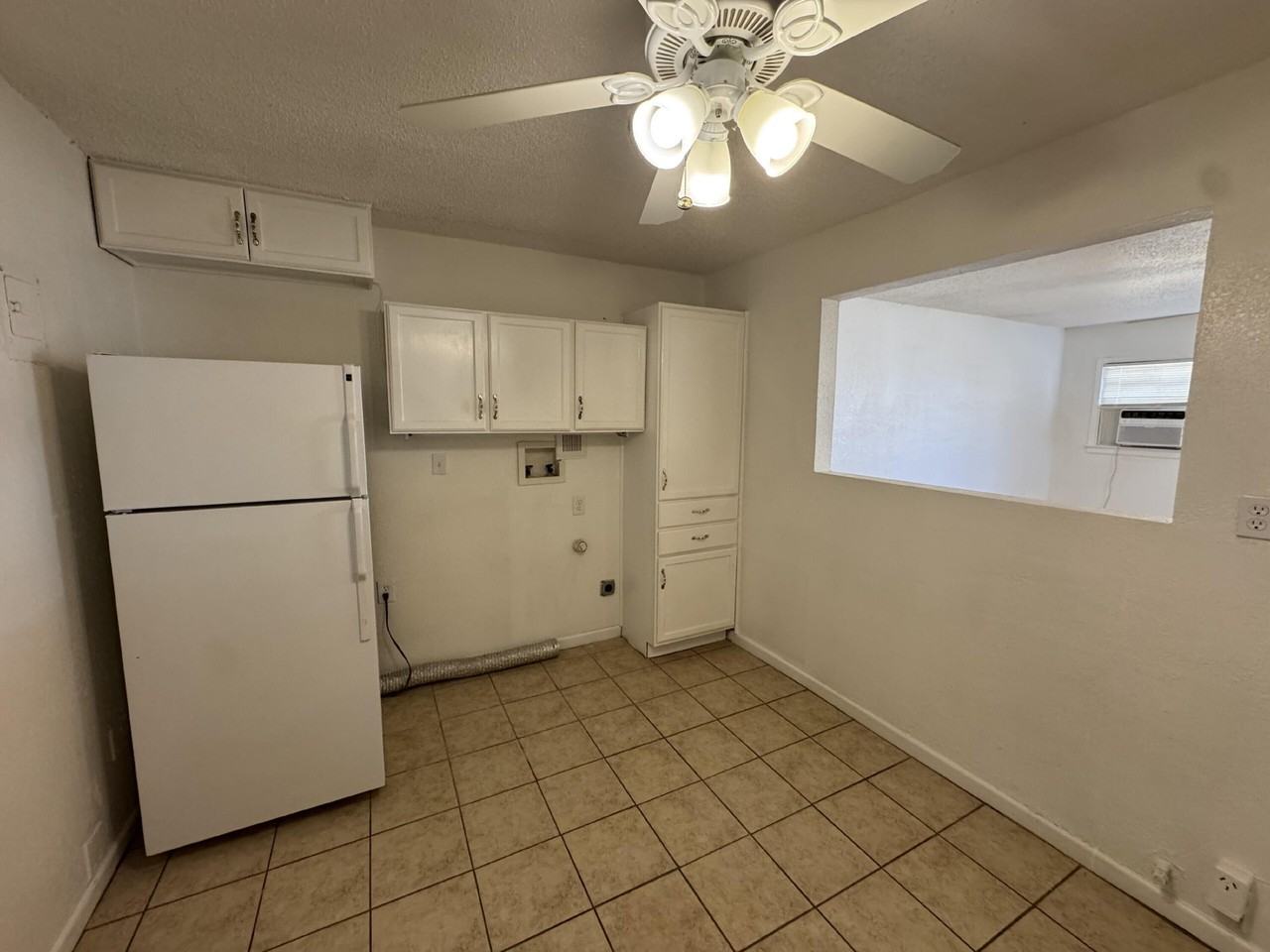 2208 35th St #B - Photo 5 of 9