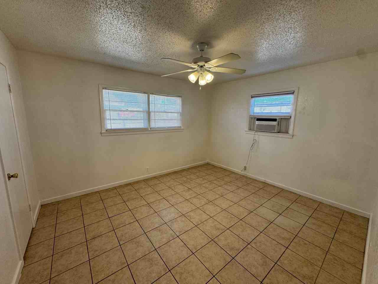 2208 35th St #B - Photo 7 of 9
