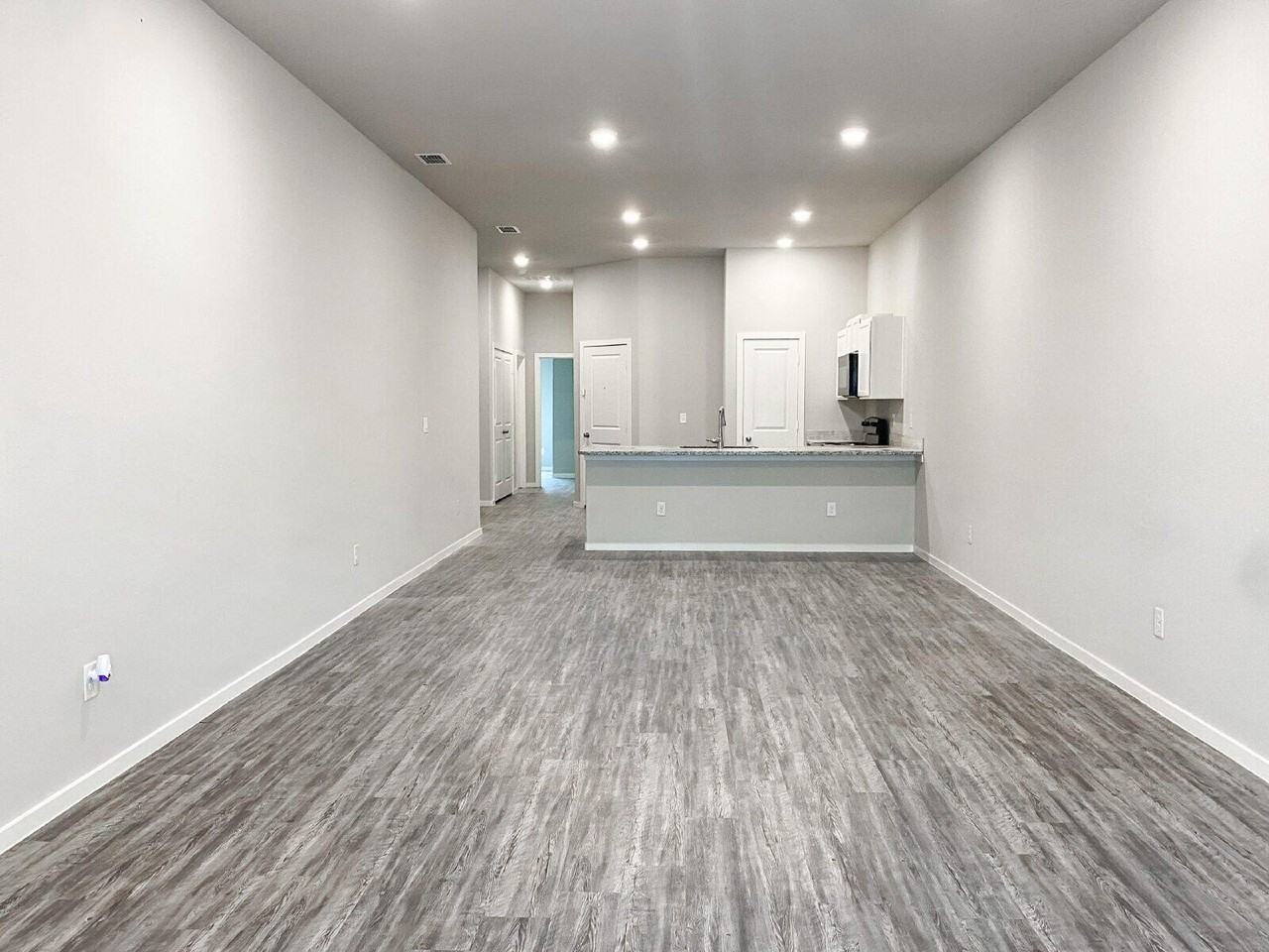 1905 Langford Ave #B - Photo 3 of 9